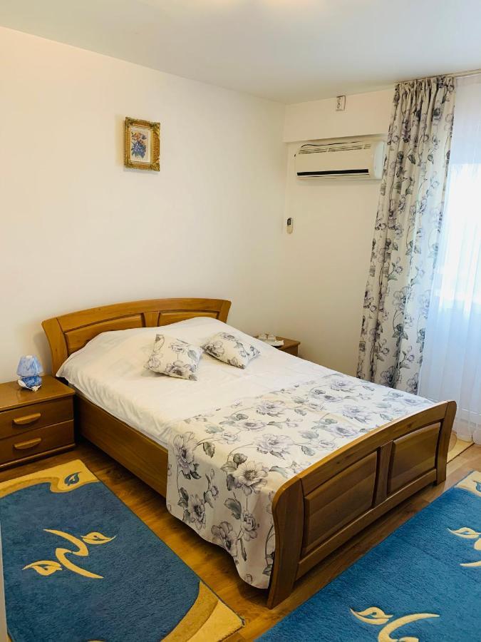 Alex & Maria Hotell Cărpinişu Exteriör bild