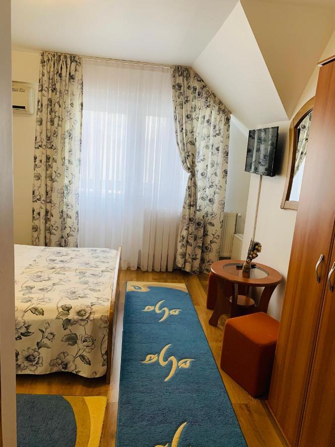 Alex & Maria Hotell Cărpinişu Exteriör bild