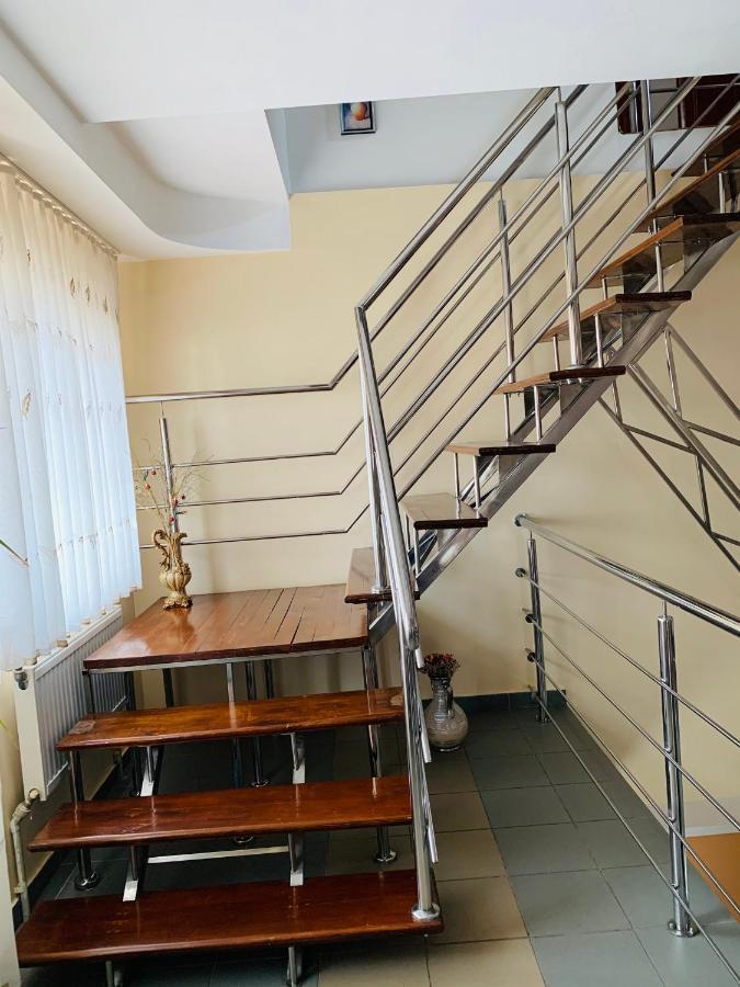 Alex & Maria Hotell Cărpinişu Exteriör bild